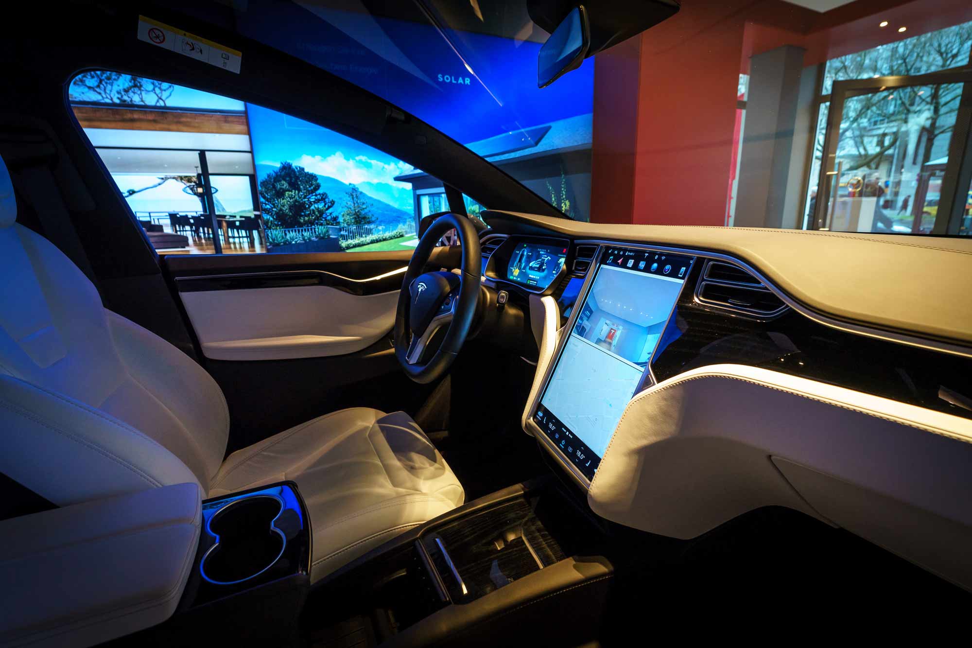 Auto elettriche di lusso: migliori SUV elettrici - Santandrea Luxury Houses