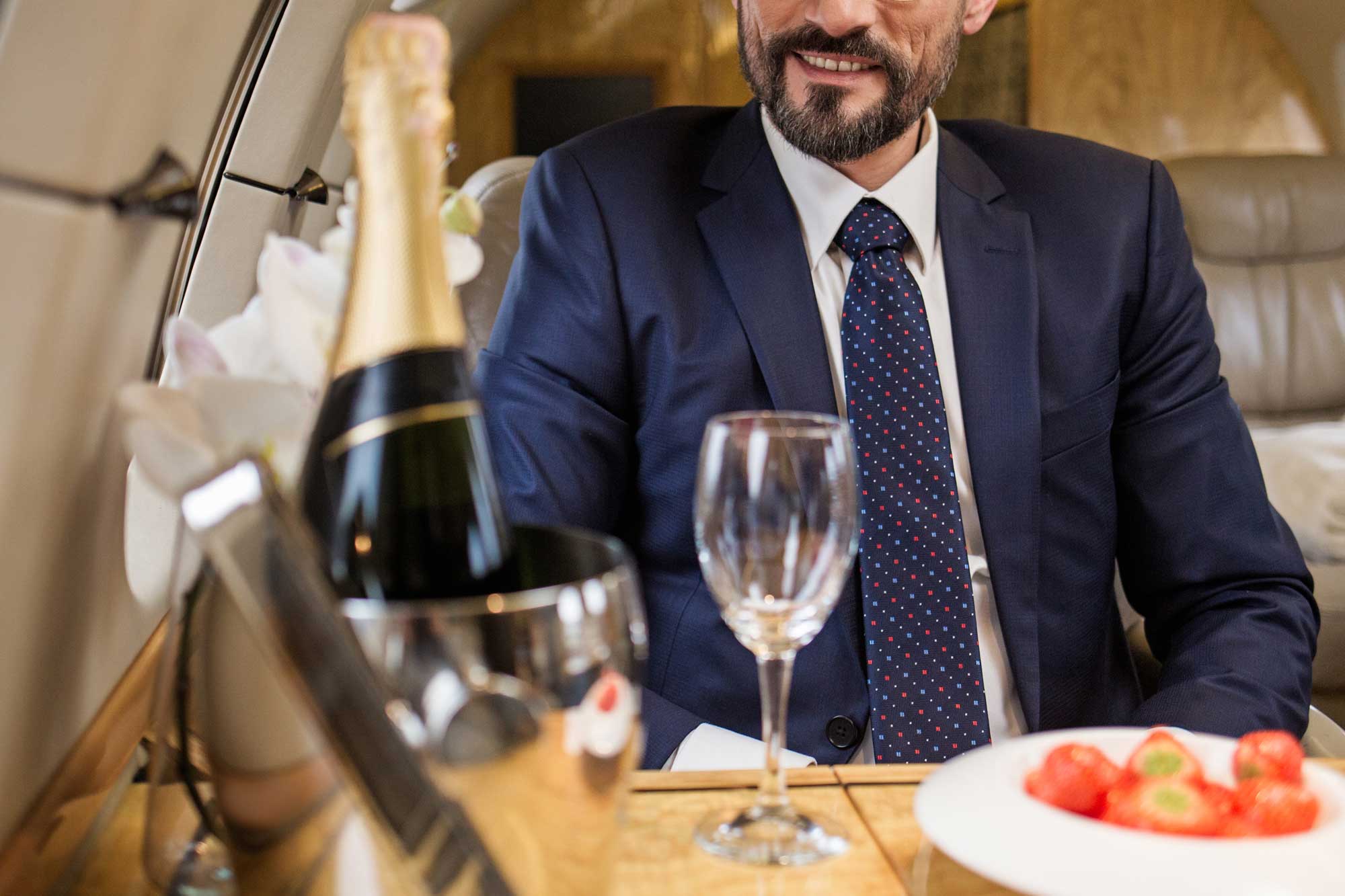 Prima classe aereo: viaggiare nel lusso - Santandrea Luxury Houses