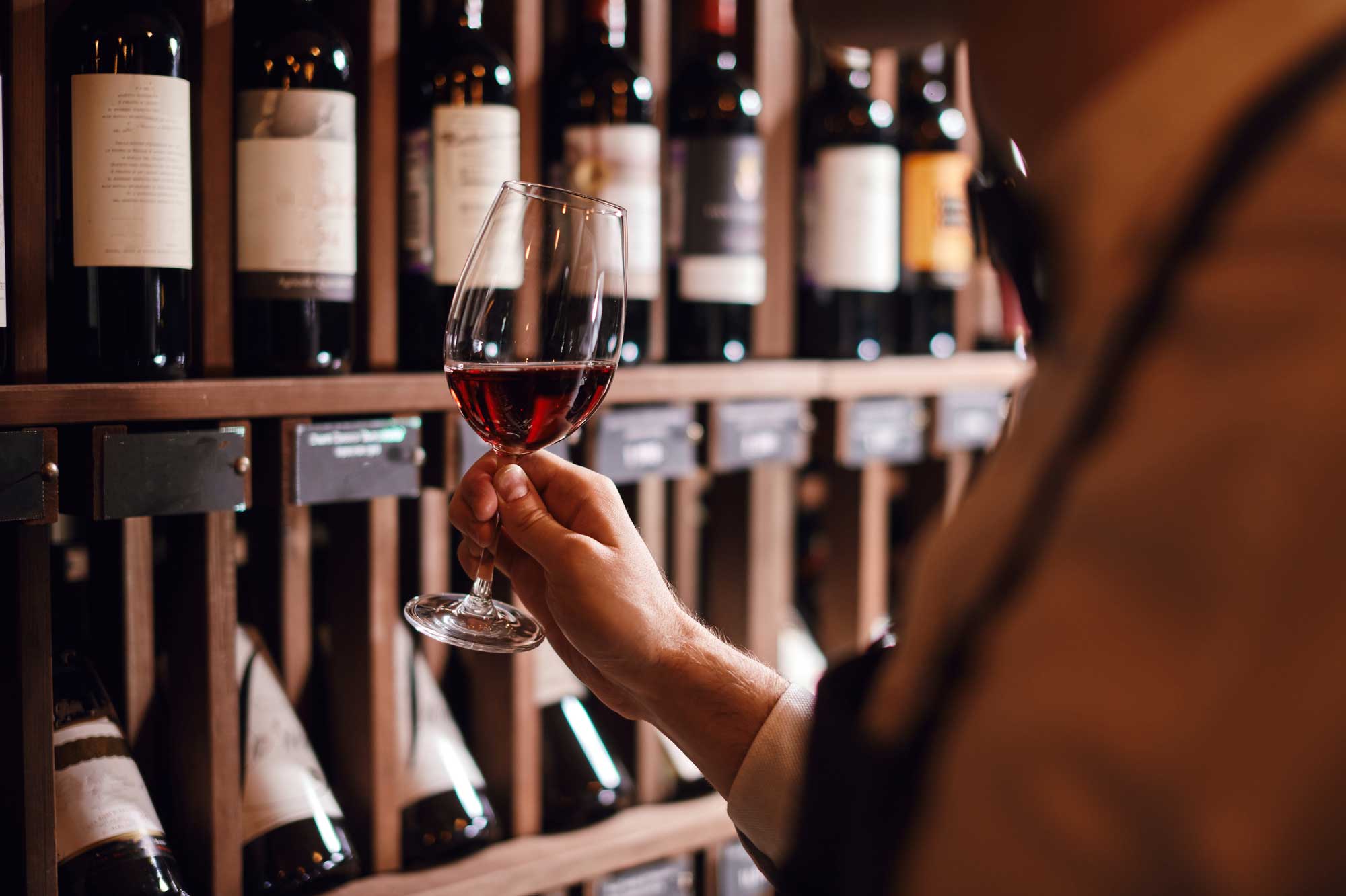 Champagne più costoso: migliori vini italiani da collezione - Santandrea Luxury Houses