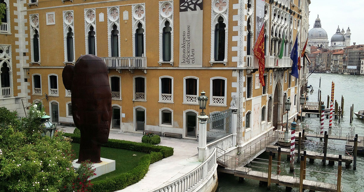 Biennale di Venezia - Santandrea Luxury Houses